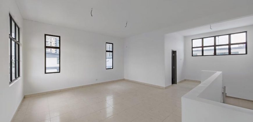 Mutiara Mas – 3 Storey Corner Cluster House – FOR SALE Mutiara Mas – 3 Storey Corner Cluster House – FOR SALE