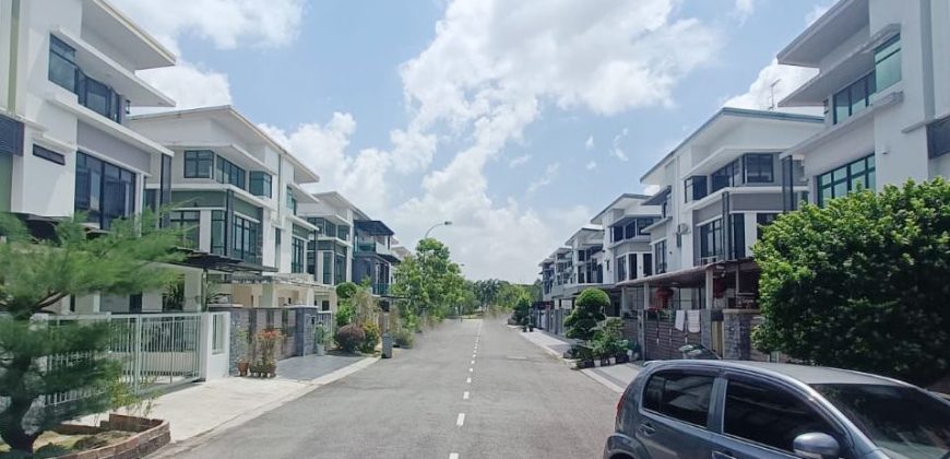 Mutiara Mas – 3 Storey Cluster House – FOR SALE Mutiara Mas – 3 Storey Cluster House – FOR SALE