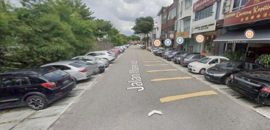 Taman Molek – 3 Storey Shoplot – FOR SALE Taman Molek – 3 Storey Shoplot – FOR SALE