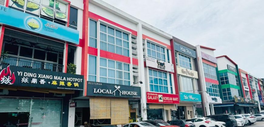 Mount Austin – 3 Storey Shoplot – FOR SALE Mount Austin – 3 Storey Shoplot – FOR SALE