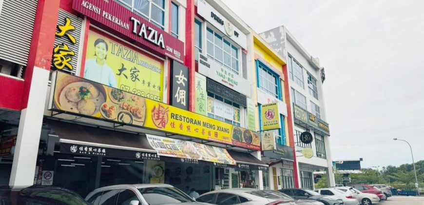 Mount Austin – 3 Storey Shoplot – FOR SALE Mount Austin – 3 Storey Shoplot – FOR SALE