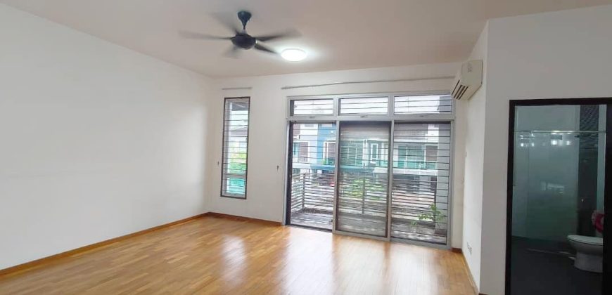 Taman Molek – 2 Storey Superlink House – FOR SALE Taman Molek – 2 Storey Superlink House – FOR SALE