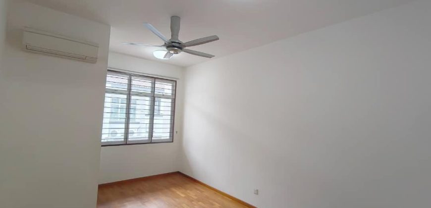 Taman Molek – 2 Storey Superlink House – FOR SALE Taman Molek – 2 Storey Superlink House – FOR SALE