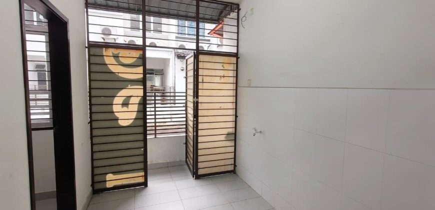 Taman Molek – 2 Storey Superlink House – FOR SALE Taman Molek – 2 Storey Superlink House – FOR SALE