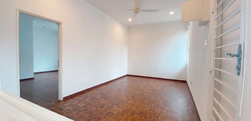 Taman Molek – 2 Storey Semi Detached House – FOR SALE Taman Molek – 2 Storey Semi Detached House – FOR SALE