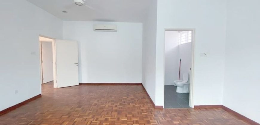 Taman Molek – 2 Storey Semi Detached House – FOR SALE Taman Molek – 2 Storey Semi Detached House – FOR SALE