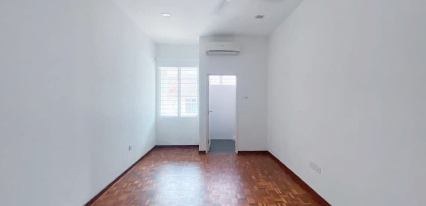 Taman Molek – 2 Storey Semi Detached House – FOR SALE Taman Molek – 2 Storey Semi Detached House – FOR SALE