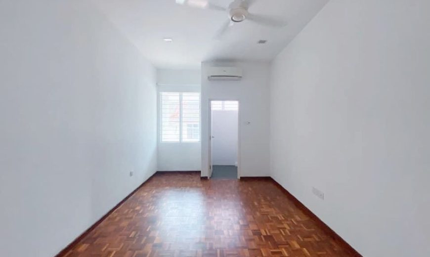 Taman Molek – 2 Storey Semi Detached House – FOR SALE Taman Molek – 2 Storey Semi Detached House – FOR SALE
