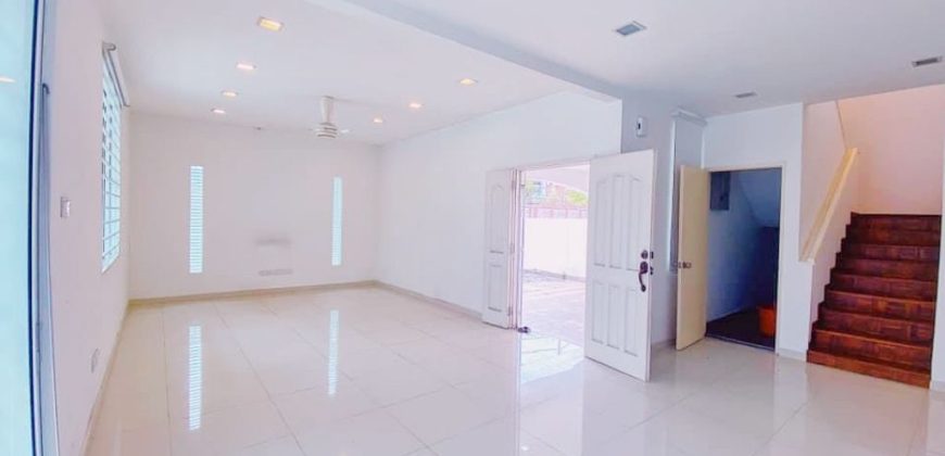 Taman Molek – 2 Storey Semi Detached House – FOR SALE Taman Molek – 2 Storey Semi Detached House – FOR SALE
