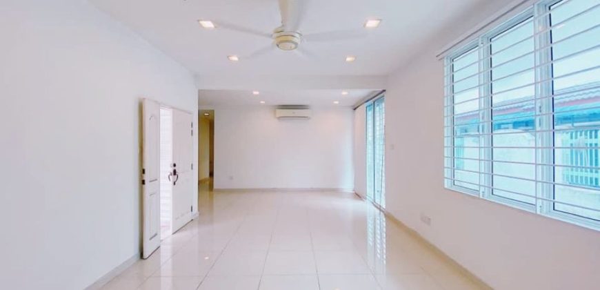 Taman Molek – 2 Storey Semi Detached House – FOR SALE Taman Molek – 2 Storey Semi Detached House – FOR SALE