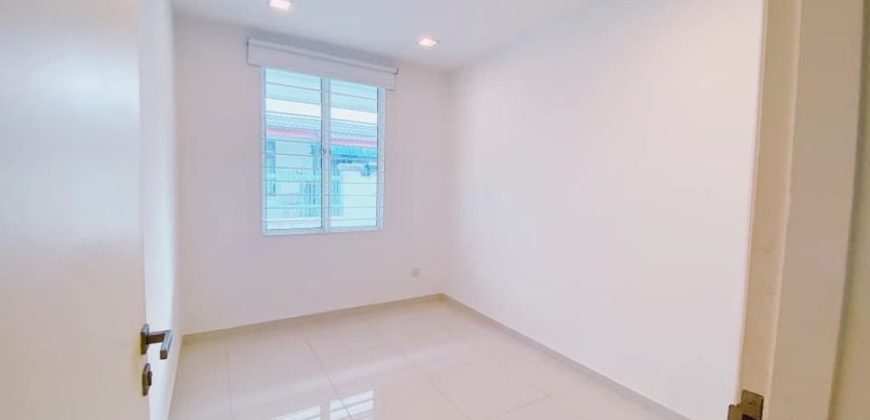 Taman Molek – 2 Storey Semi Detached House – FOR SALE Taman Molek – 2 Storey Semi Detached House – FOR SALE