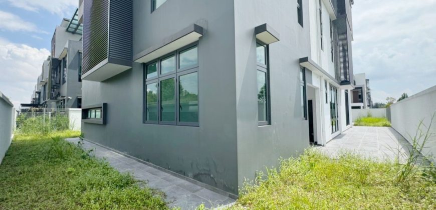 Seri Austin Heights – 3 Storey Corner Bungalow House – FOR SALE