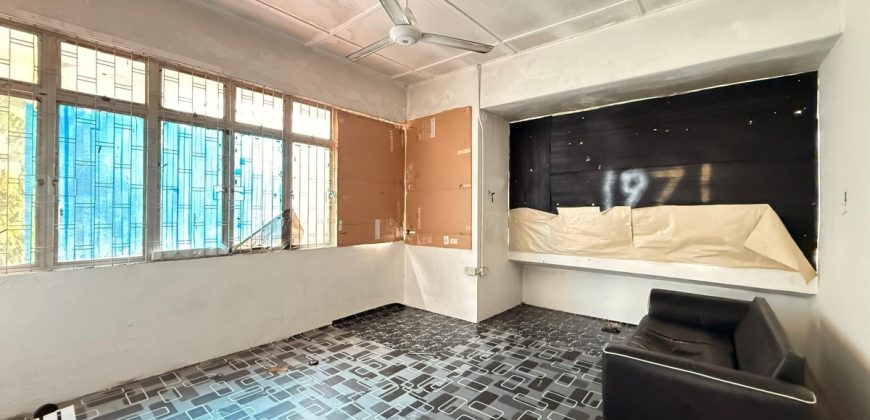 Taman Daya – 2 Storey End Lot Shoplot – FOR RENT