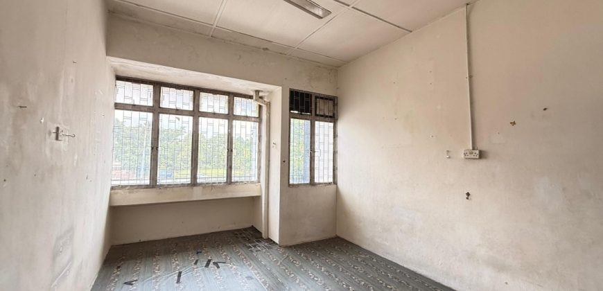 Taman Daya – 2 Storey End Lot Shoplot – FOR RENT