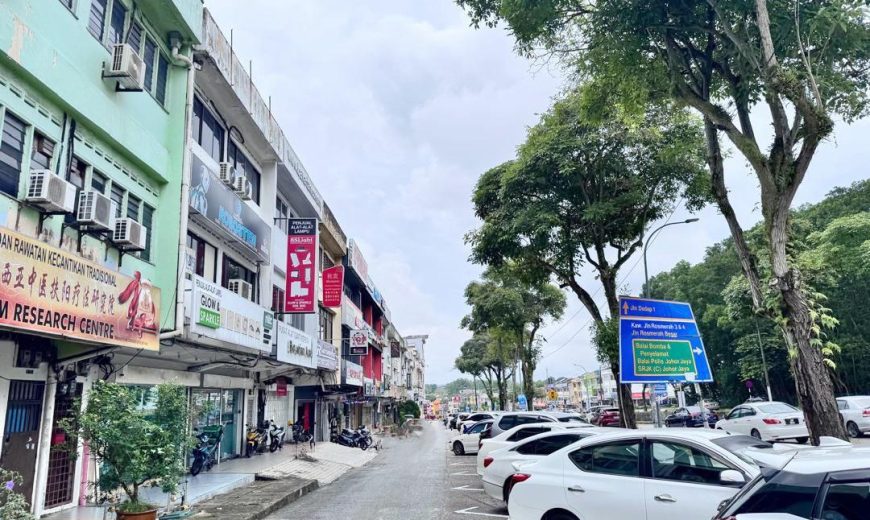 Taman Johor Jaya – 3 Storey Shoplot – For Sale Taman Johor Jaya – 3 Storey Shoplot – For Sale