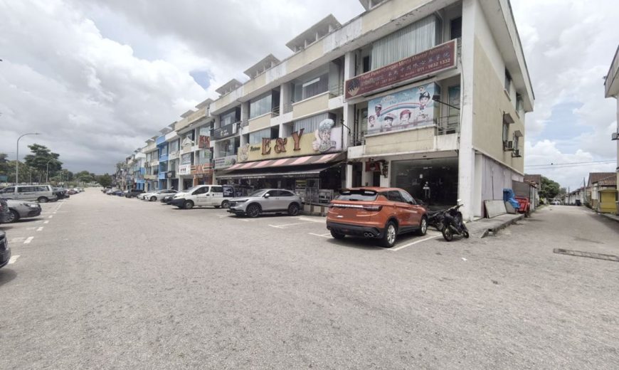 Taman Daya – 3 Storey End Lot Shoplot – FOR SALE Taman Daya – 3 Storey End Lot Shoplot – FOR SALE