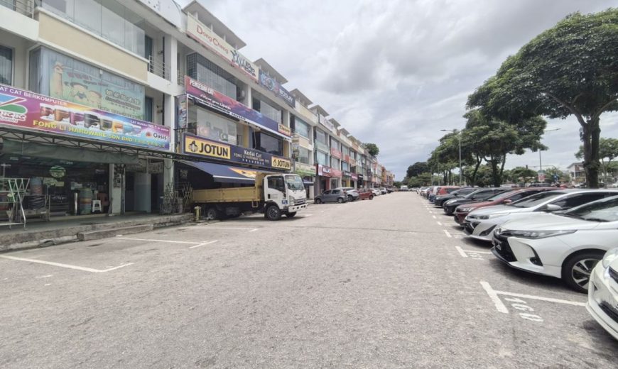 Taman Daya – 3 Storey End Lot Shoplot – FOR SALE Taman Daya – 3 Storey End Lot Shoplot – FOR SALE
