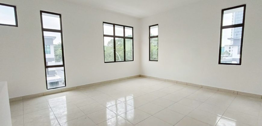 Mutiara Mas – 3 Storey Corner Cluster House – FOR SALE