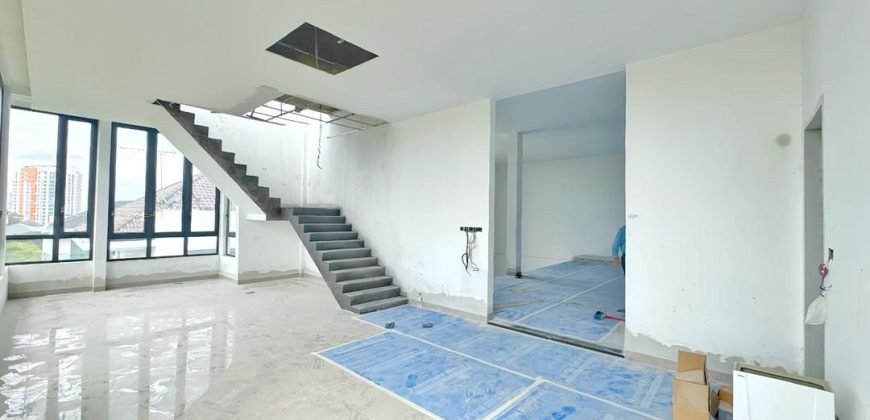 Ponderosa Villa @ Molek – 3 Storey Bungalow House – FOR SALE