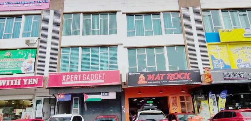 Taman Universiti – 3 Storey Corner Shoplot – FOR SALE