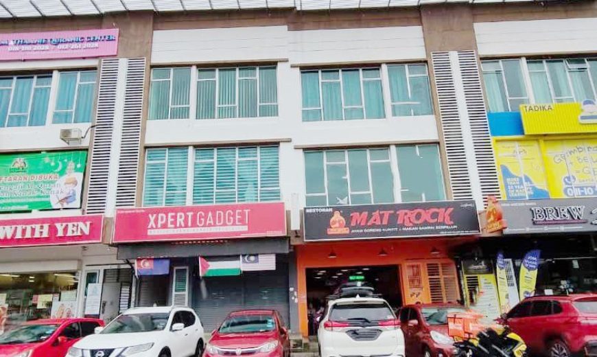 Taman Universiti – 3 Storey Corner Shoplot – FOR SALE