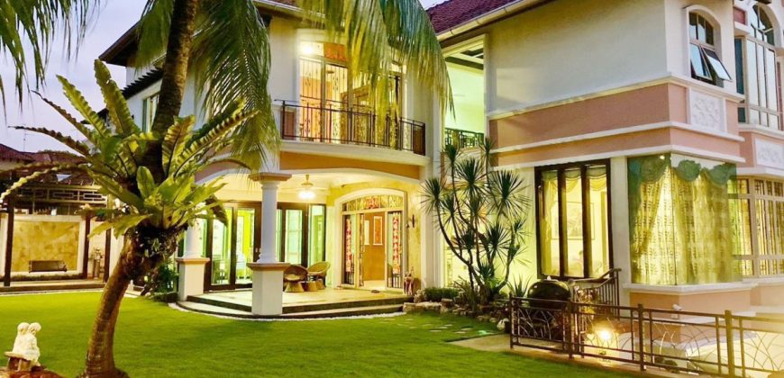 Redang Villa @ Taman Molek – 3 Storey Corner Semi Detached House – FOR SALE