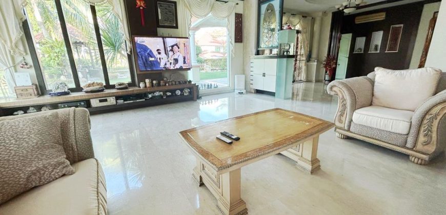 Redang Villa @ Taman Molek – 3 Storey Corner Semi Detached House – FOR SALE