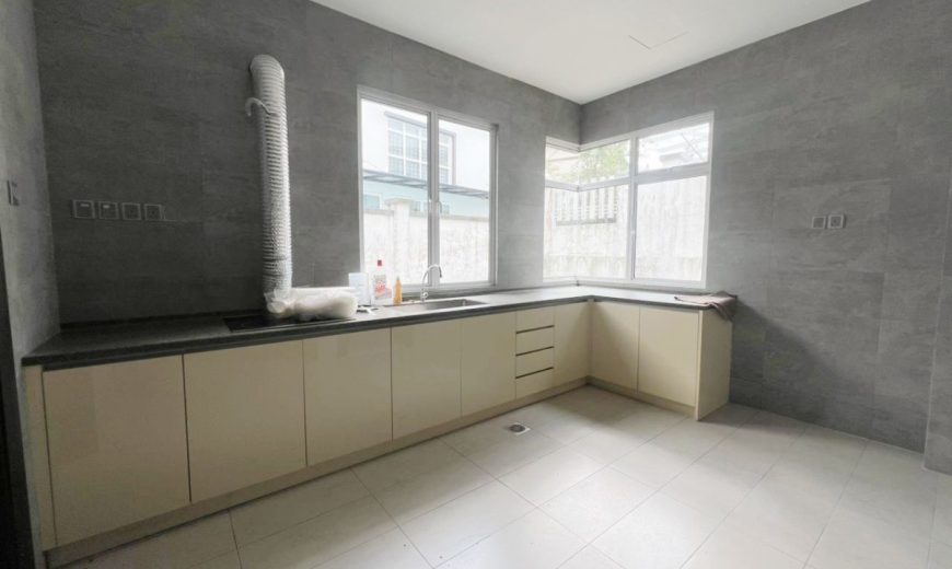 Horizon Hills – 3 Storey Bungalow House – FOR SALE