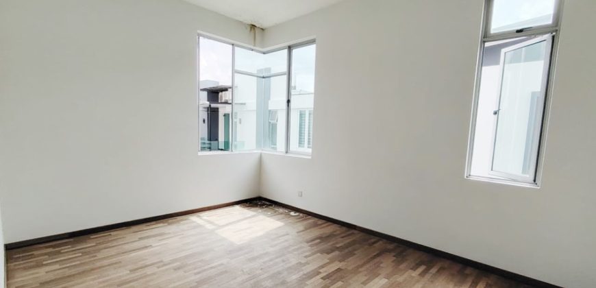 Taman Nusa Duta – 2 Storey Semi Detached House – FOR SALE