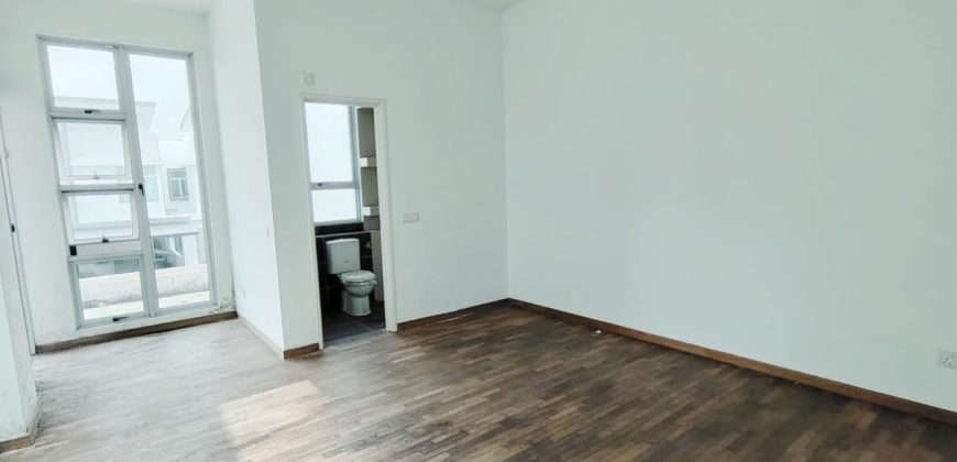 Taman Nusa Duta – 2 Storey Semi Detached House – FOR SALE