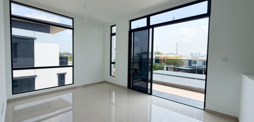 Horizon Hills – 3 Storey Cluster House – FOR SALE